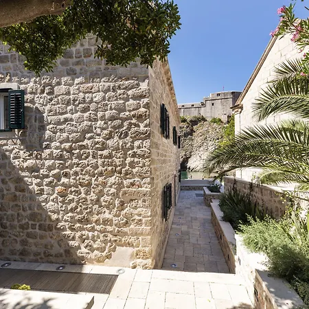 Sea Rocks دوبروفينك